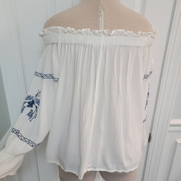 2/$20 American Eagle Ebroidered Peasant Top M - Picture 5 of 12